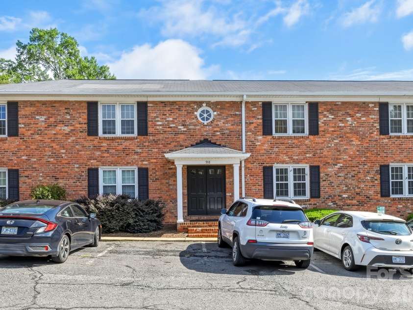 918 McAlway Road, Charlotte, NC 28211.  MLS# CAR4404496, YatesRealty ID 43126. 