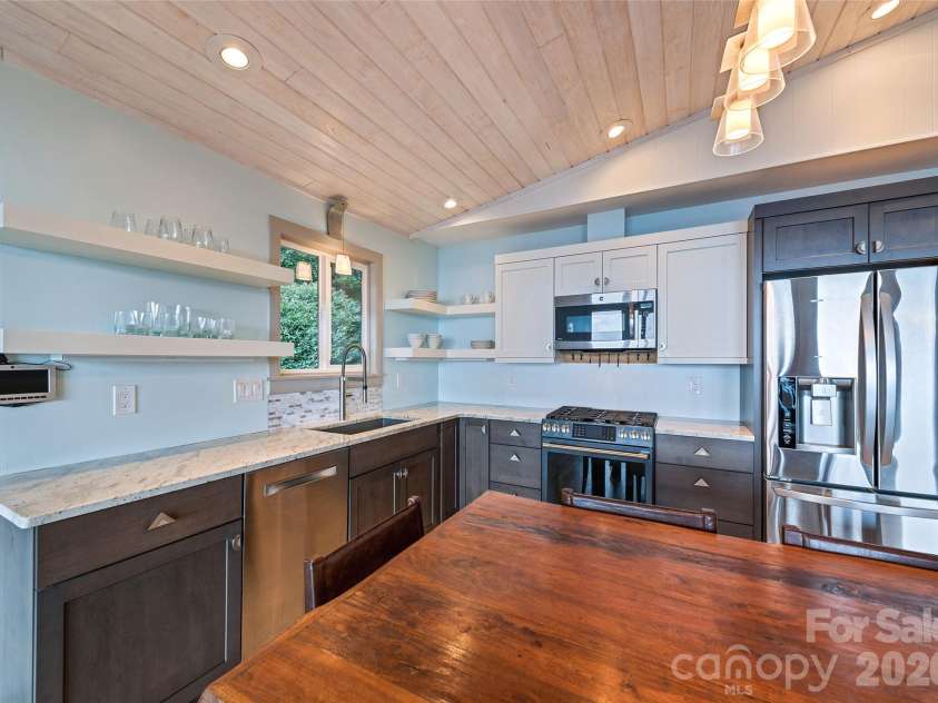 75 Briarwood Lane, Maggie Valley, NC 28751.  MLS# CAR4411453, YatesRealty ID 43128. Beautiful Kitchen