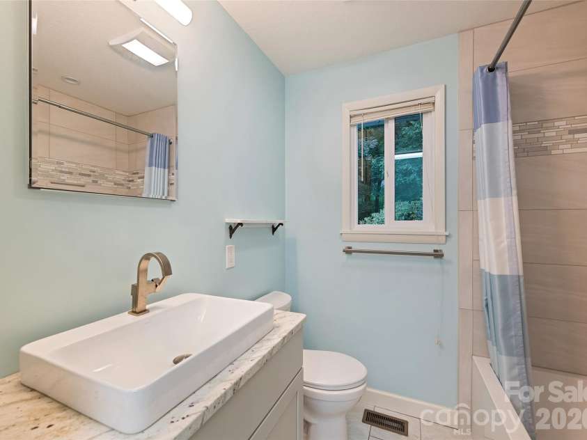 75 Briarwood Lane, Maggie Valley, NC 28751.  MLS# CAR4411453, YatesRealty ID 43128. Second Bedroom Ensuite Bath