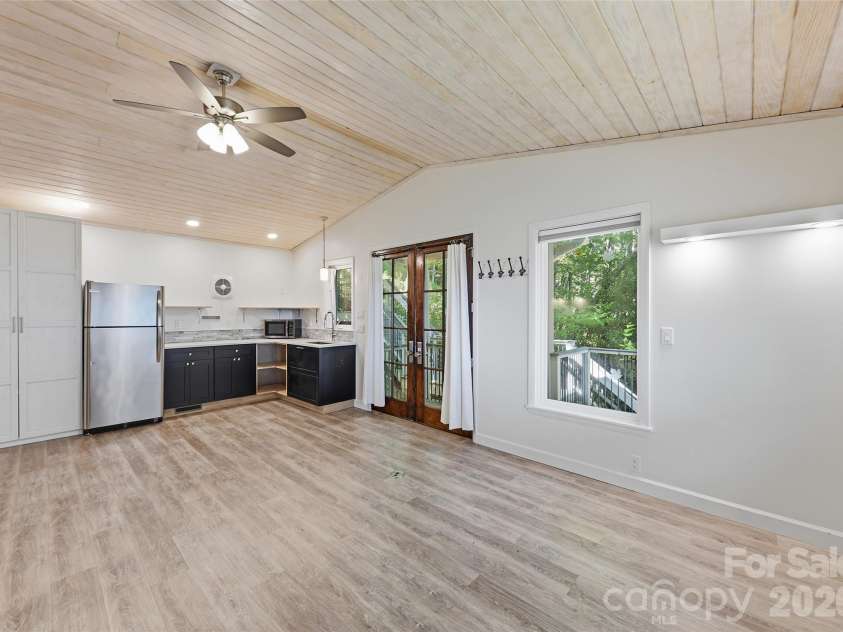 75 Briarwood Lane, Maggie Valley, NC 28751.  MLS# CAR4411453, YatesRealty ID 43128. Spacious Guest Suite with Kitchenette