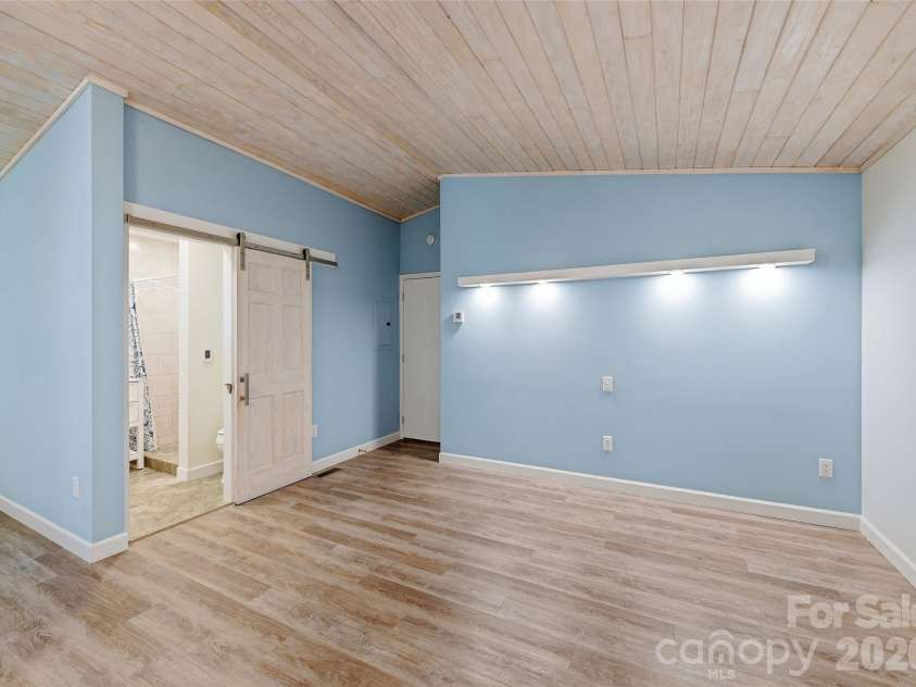 75 Briarwood Lane, Maggie Valley, NC 28751.  MLS# CAR4411453, YatesRealty ID 43128. Spacious Guest Suite With Private Bath
