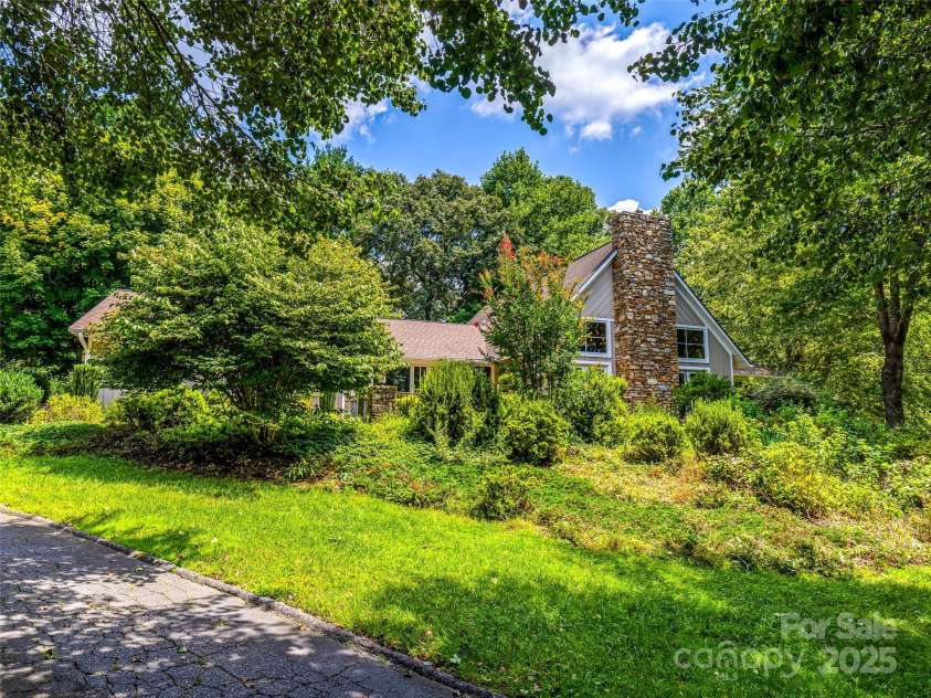 440 Rickel Drive, Hendersonville, NC 28739.  MLS# CAR4292557, YatesRealty ID 4313. 