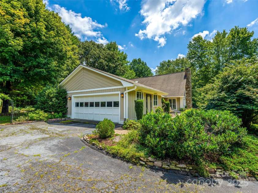 440 Rickel Drive, Hendersonville, NC 28739.  MLS# CAR4292557, YatesRealty ID 4313. 