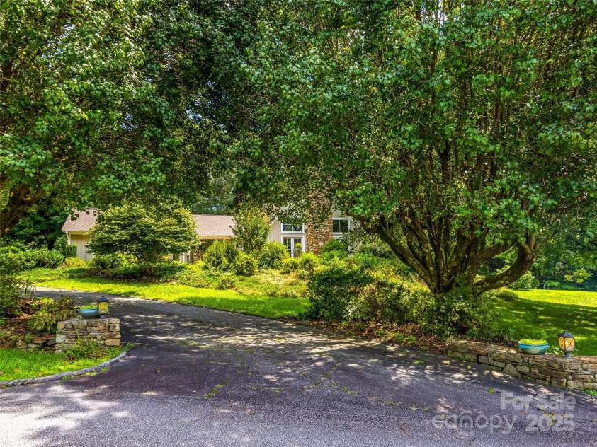 440 Rickel Drive, Hendersonville, NC 28739.  MLS# CAR4292557, YatesRealty ID 4313. 