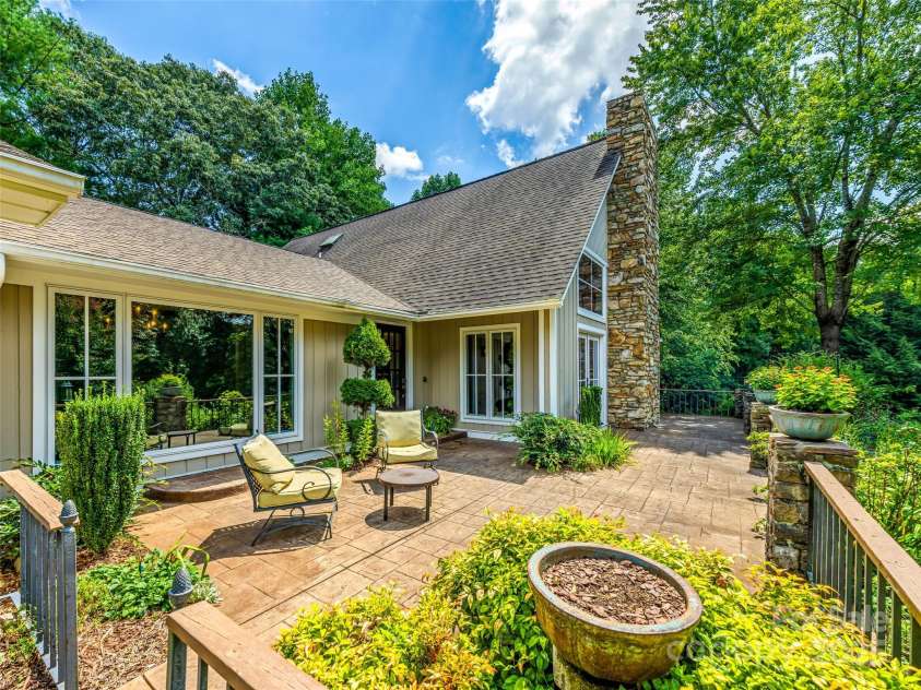 440 Rickel Drive, Hendersonville, NC 28739.  MLS# CAR4292557, YatesRealty ID 4313. 