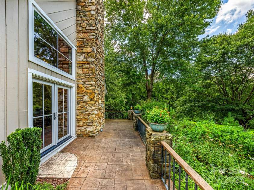 440 Rickel Drive, Hendersonville, NC 28739.  MLS# CAR4292557, YatesRealty ID 4313. 