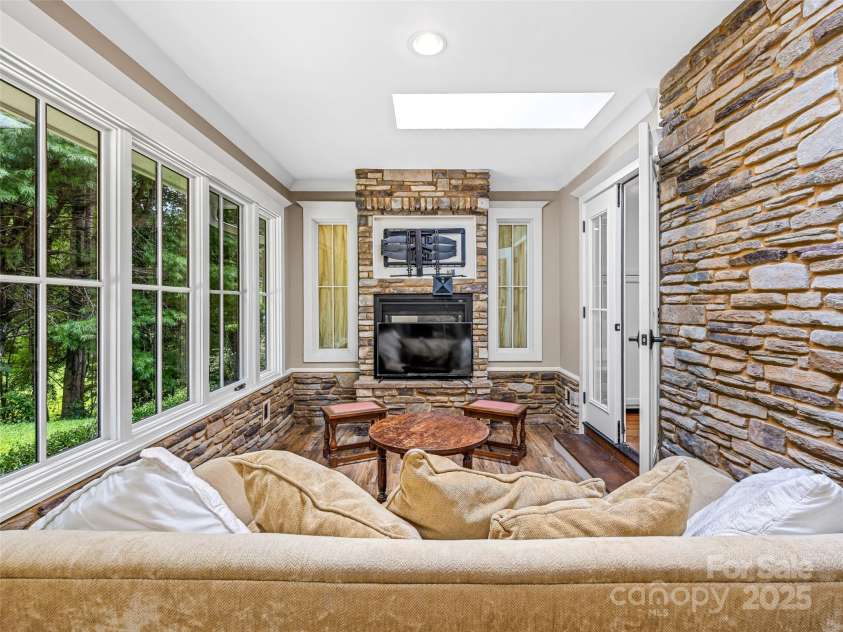 440 Rickel Drive, Hendersonville, NC 28739.  MLS# CAR4292557, YatesRealty ID 4313. 