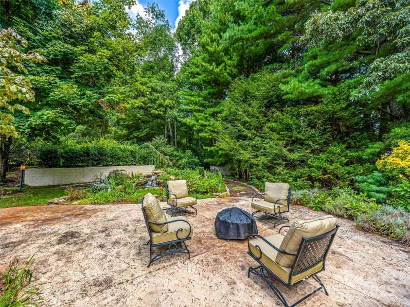 440 Rickel Drive, Hendersonville, NC 28739.  MLS# CAR4292557, YatesRealty ID 4313. 