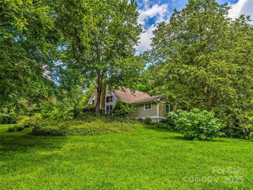 440 Rickel Drive, Hendersonville, NC 28739.  MLS# CAR4292557, YatesRealty ID 4313. 