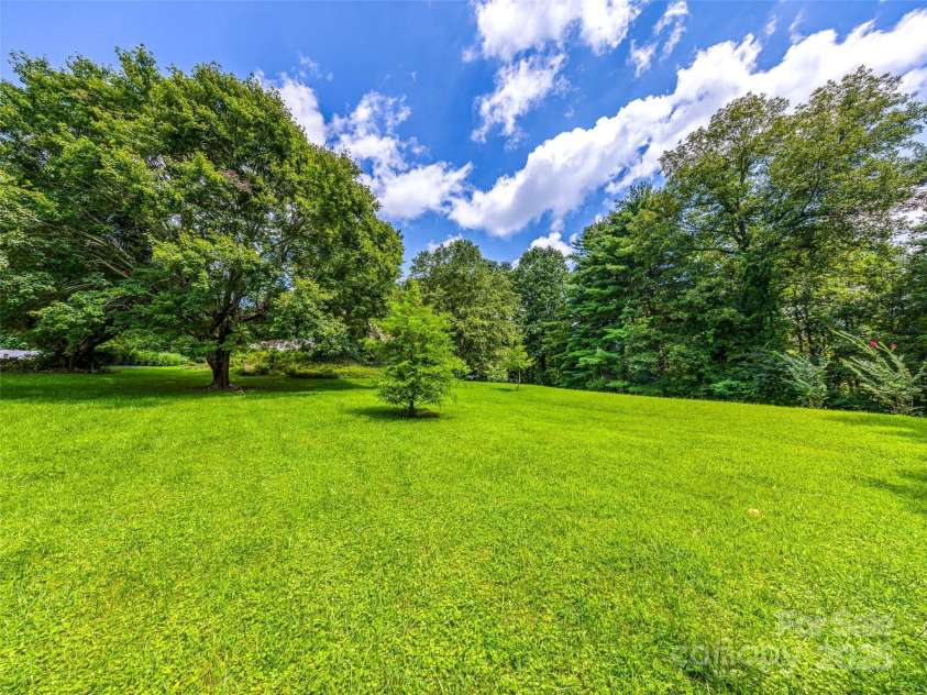 440 Rickel Drive, Hendersonville, NC 28739.  MLS# CAR4292557, YatesRealty ID 4313. 