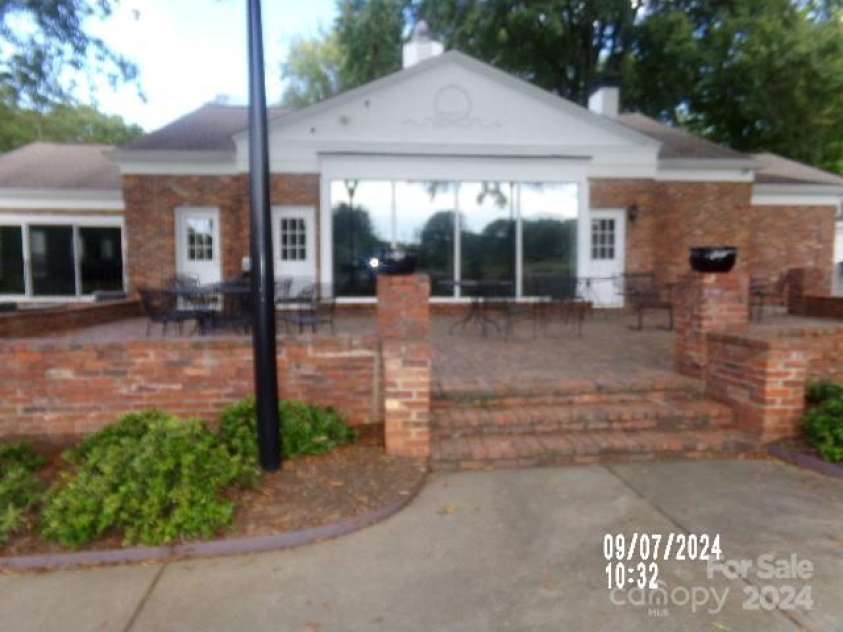 7118 Quail Meadow Lane, Charlotte, NC 28210.  MLS# CAR4178387, YatesRealty ID 4313. 