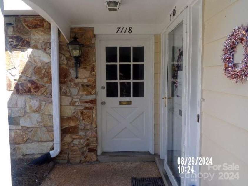 7118 Quail Meadow Lane, Charlotte, NC 28210.  MLS# CAR4178387, YatesRealty ID 4313. Entry