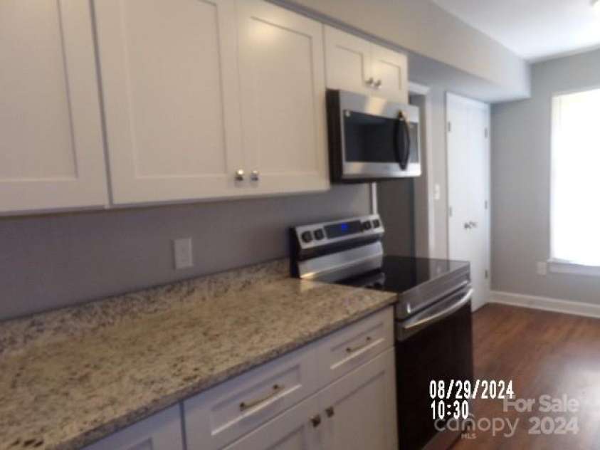 7118 Quail Meadow Lane, Charlotte, NC 28210.  MLS# CAR4178387, YatesRealty ID 4313. Kitchen3