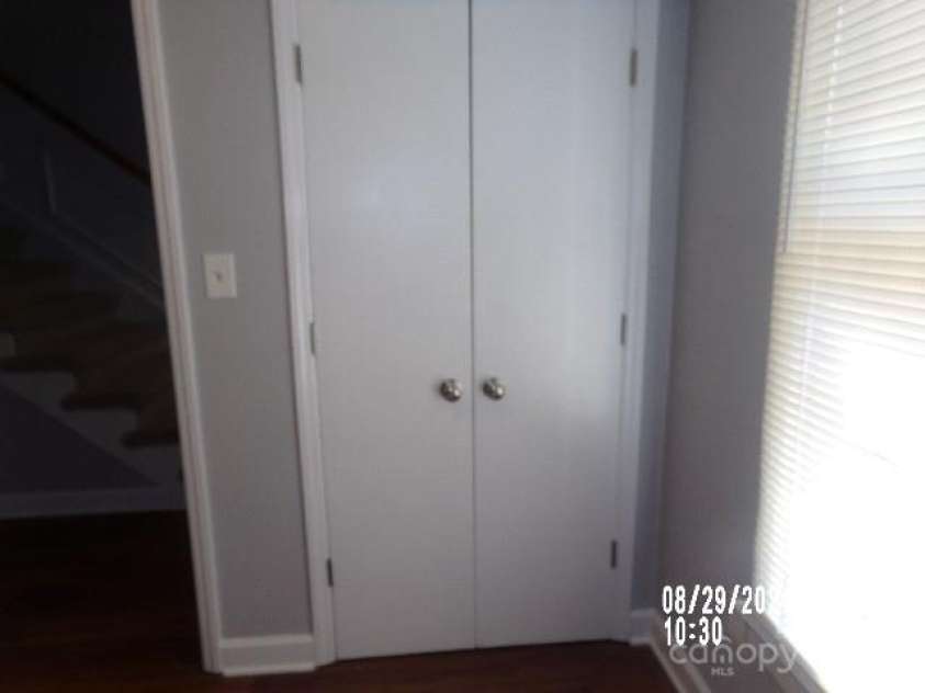 7118 Quail Meadow Lane, Charlotte, NC 28210.  MLS# CAR4178387, YatesRealty ID 4313. Pantry