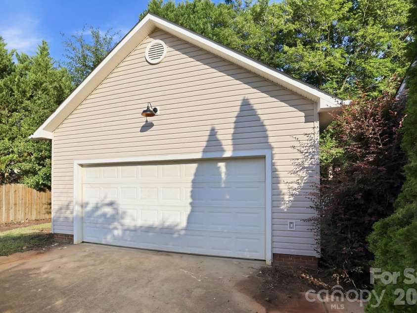 910 Little Brook Circle, York, SC 29745.  MLS# CAR4409495, YatesRealty ID 43130. 2- car garage
