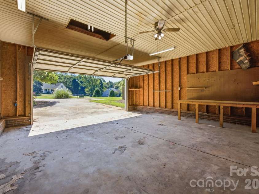 910 Little Brook Circle, York, SC 29745.  MLS# CAR4409495, YatesRealty ID 43130. 2 car garage