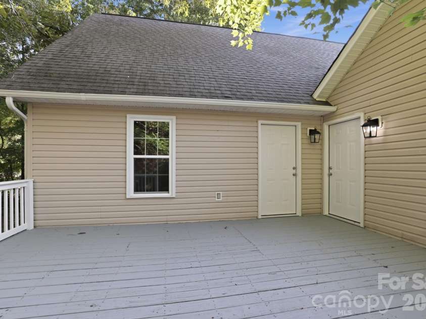 910 Little Brook Circle, York, SC 29745.  MLS# CAR4409495, YatesRealty ID 43130. Back deck
