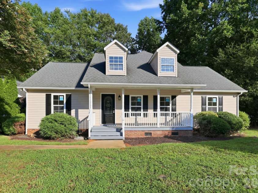 910 Little Brook Circle, York, SC 29745.  MLS# CAR4409495, YatesRealty ID 43130. Front of Home