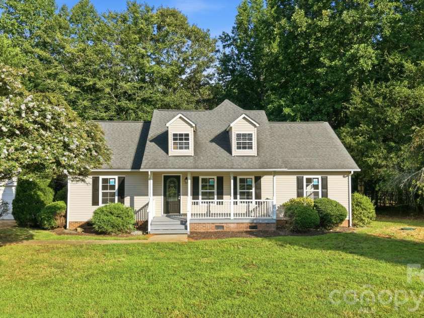 910 Little Brook Circle, York, SC 29745.  MLS# CAR4409495, YatesRealty ID 43130. Front of Home