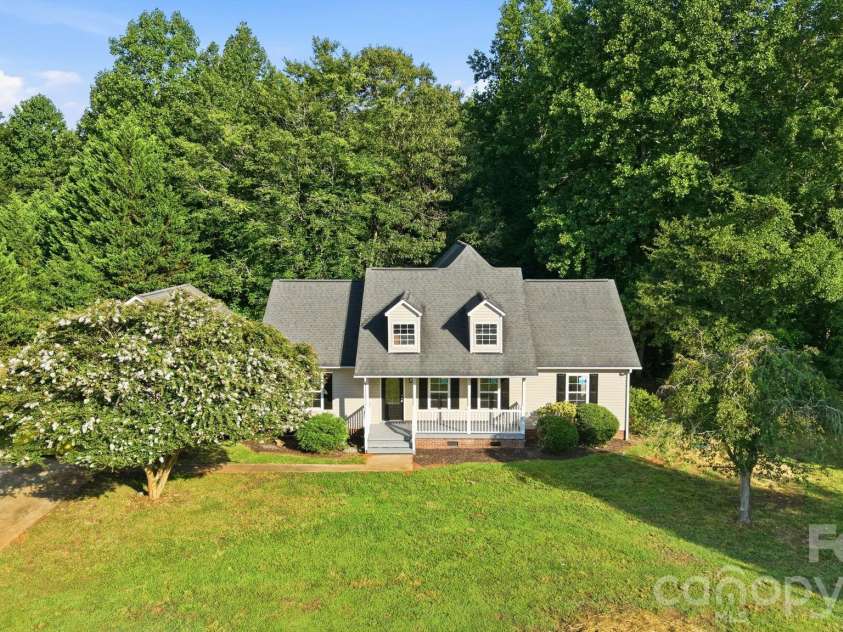 910 Little Brook Circle, York, SC 29745.  MLS# CAR4409495, YatesRealty ID 43130. Front of home