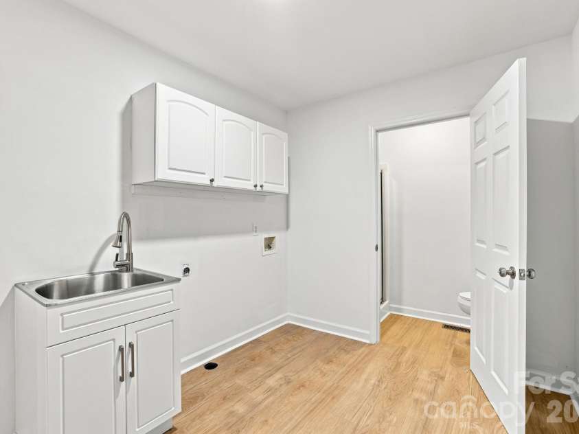 910 Little Brook Circle, York, SC 29745.  MLS# CAR4409495, YatesRealty ID 43130. Laundry room