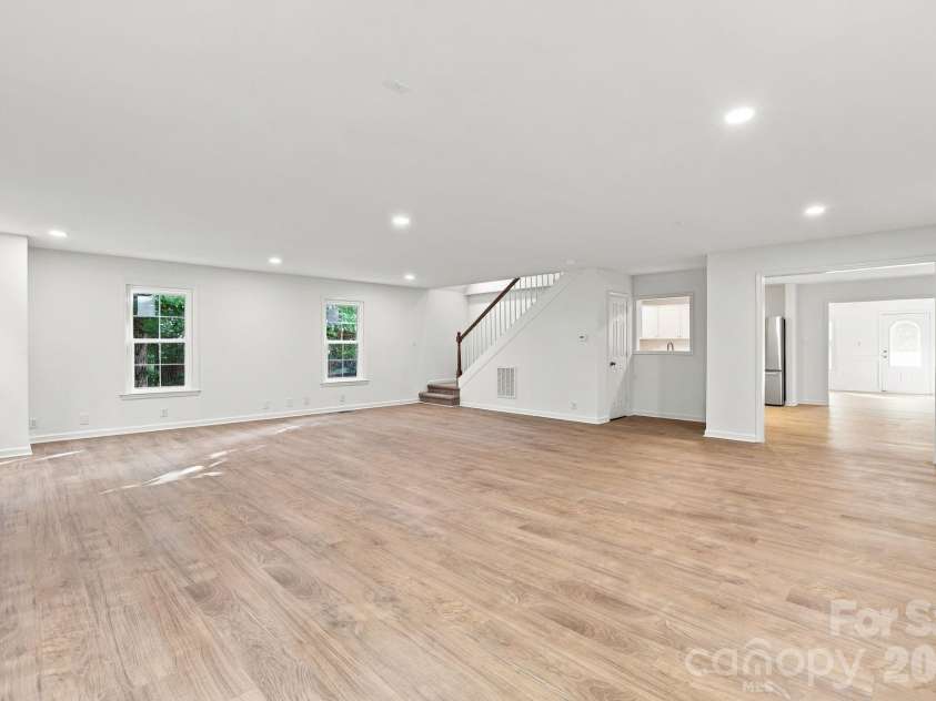 910 Little Brook Circle, York, SC 29745.  MLS# CAR4409495, YatesRealty ID 43130. Living Room