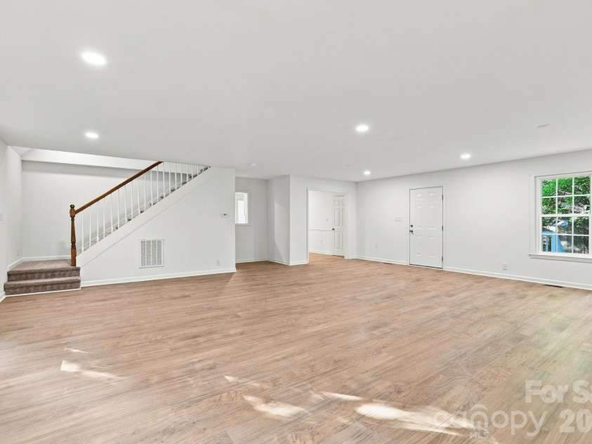 910 Little Brook Circle, York, SC 29745.  MLS# CAR4409495, YatesRealty ID 43130. Living room