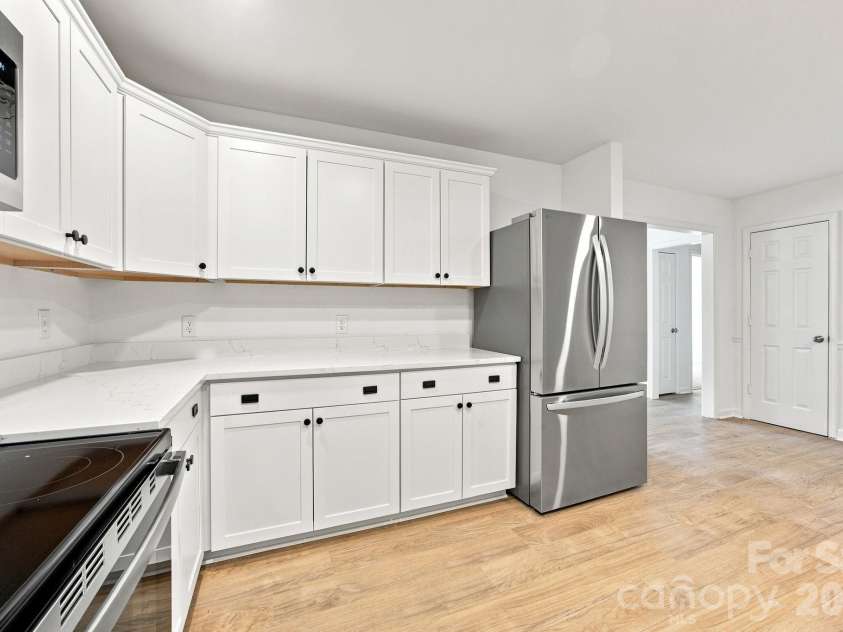 910 Little Brook Circle, York, SC 29745.  MLS# CAR4409495, YatesRealty ID 43130. New Stainless Steel Appliances