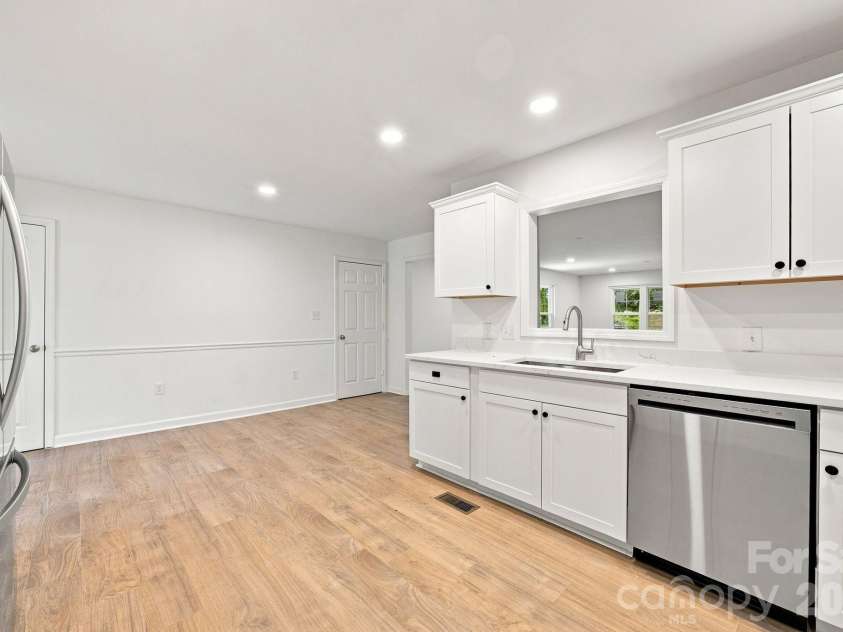 910 Little Brook Circle, York, SC 29745.  MLS# CAR4409495, YatesRealty ID 43130. Open Concept Kitchen
