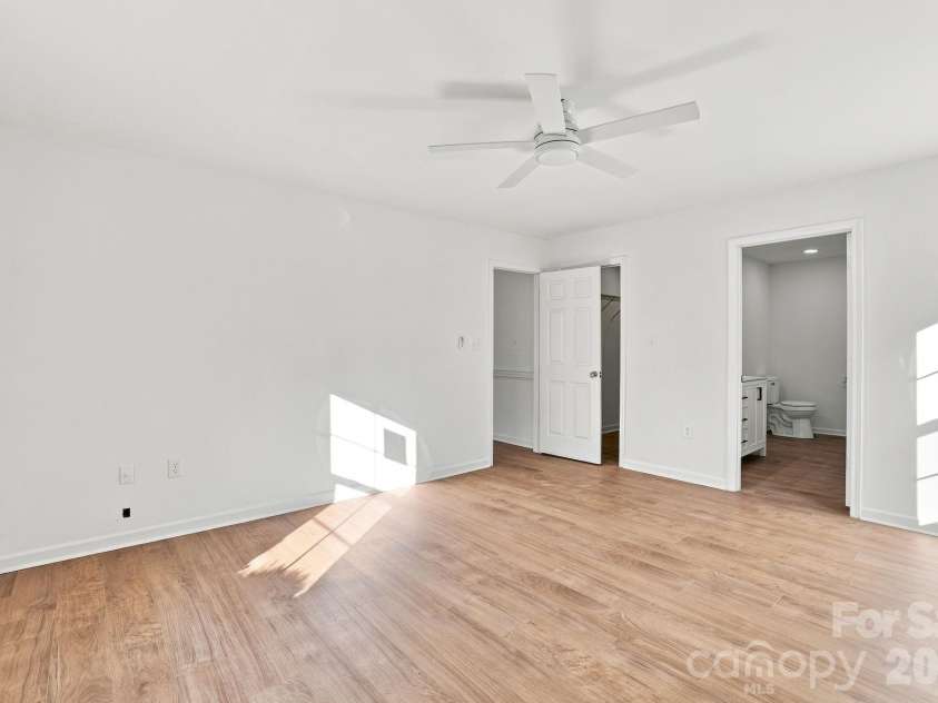 910 Little Brook Circle, York, SC 29745.  MLS# CAR4409495, YatesRealty ID 43130. Primary Bed