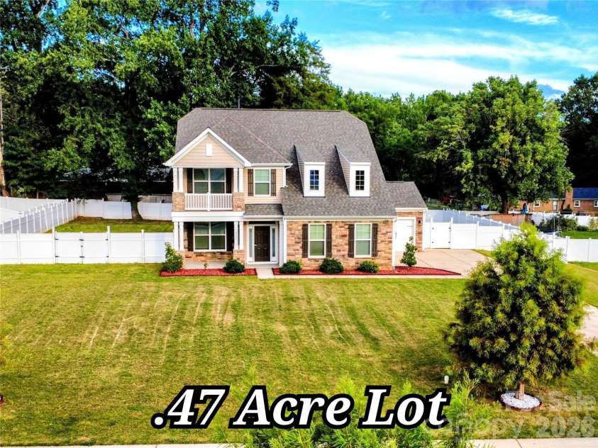 8207 Shady Pond Drive, Charlotte, NC 28227.  MLS# CAR4406795, YatesRealty ID 43131. 