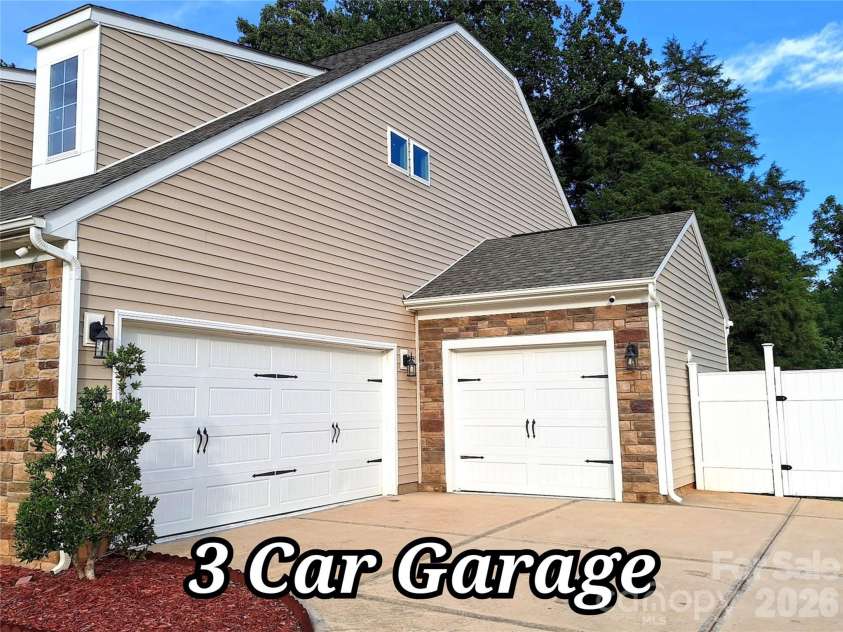 8207 Shady Pond Drive, Charlotte, NC 28227.  MLS# CAR4406795, YatesRealty ID 43131. 