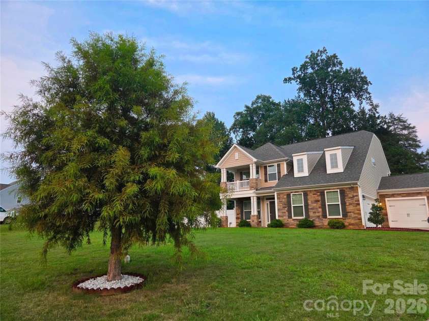 8207 Shady Pond Drive, Charlotte, NC 28227.  MLS# CAR4406795, YatesRealty ID 43131. 