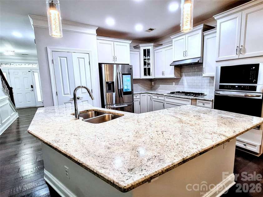 8207 Shady Pond Drive, Charlotte, NC 28227.  MLS# CAR4406795, YatesRealty ID 43131. 