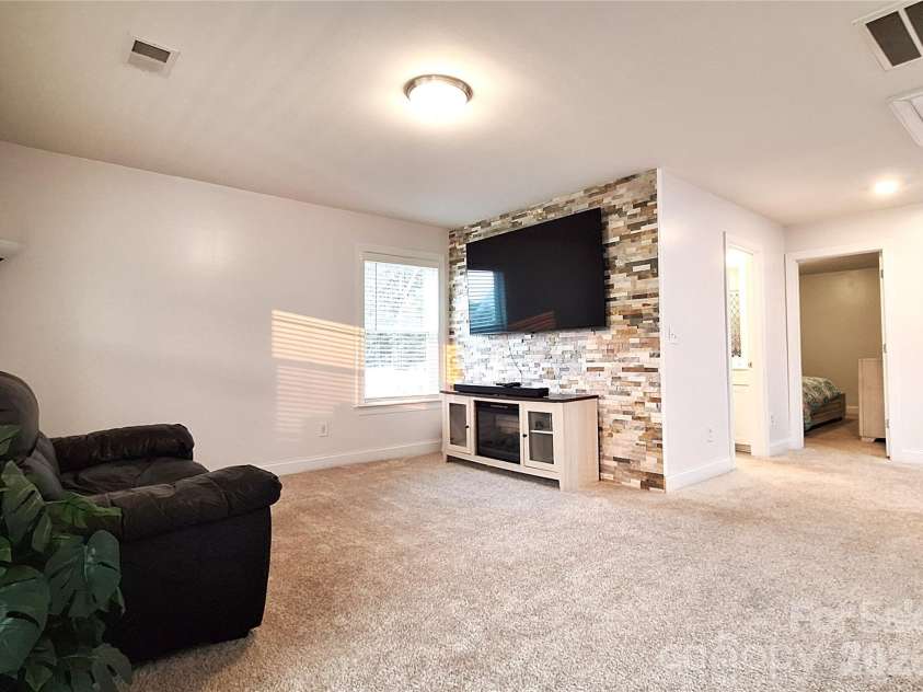 8207 Shady Pond Drive, Charlotte, NC 28227.  MLS# CAR4406795, YatesRealty ID 43131. 