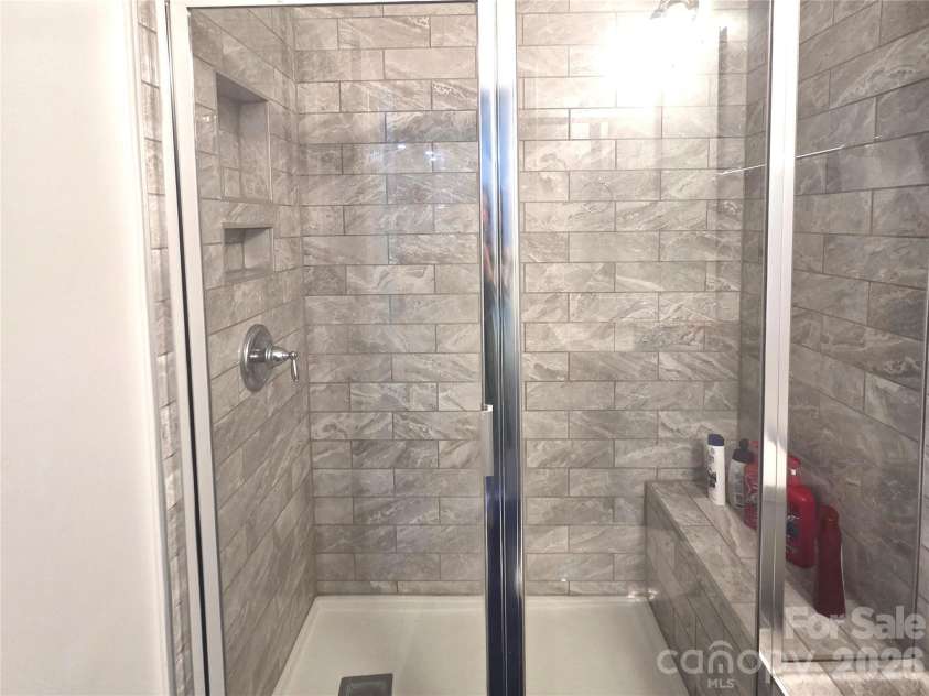 8207 Shady Pond Drive, Charlotte, NC 28227.  MLS# CAR4406795, YatesRealty ID 43131. 