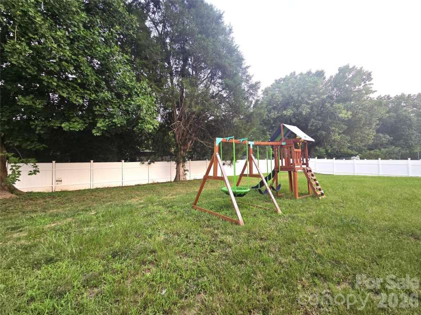 8207 Shady Pond Drive, Charlotte, NC 28227.  MLS# CAR4406795, YatesRealty ID 43131. 