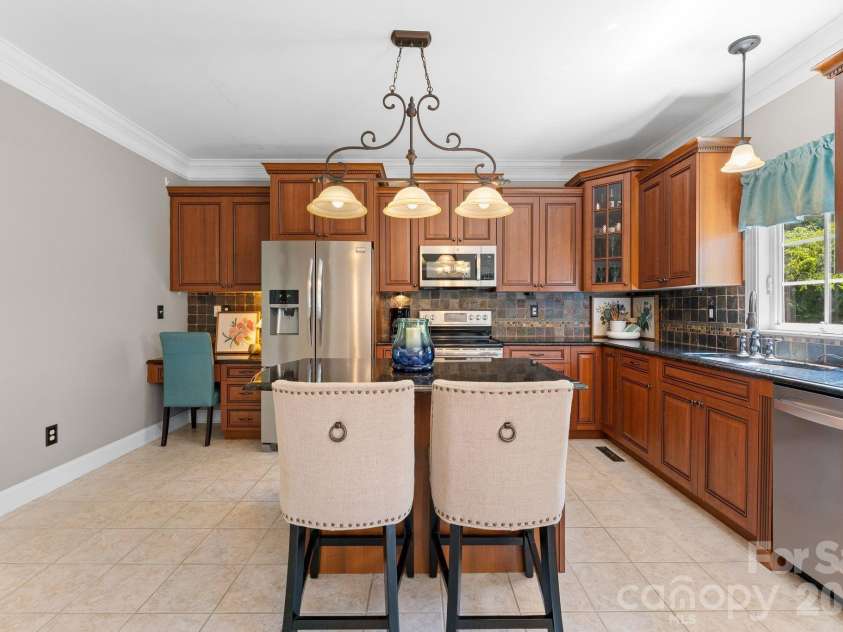 220 Lake Dale Court, Clemmons, NC 27012.  MLS# CAR4407691, YatesRealty ID 43133. 