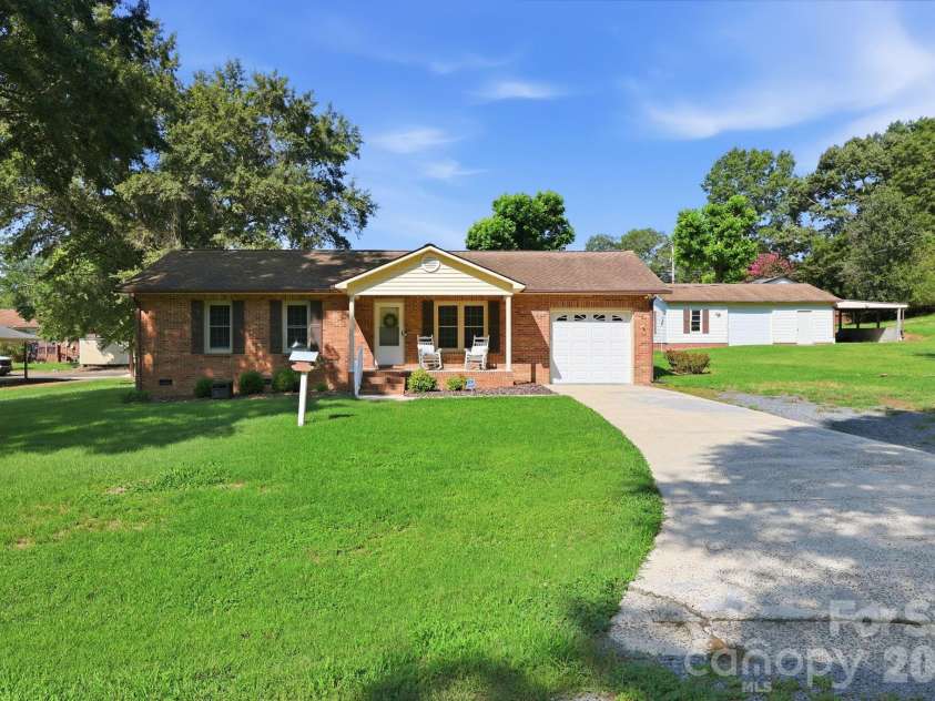 558 Snuggs Street, Albemarle, NC 28001.  MLS# CAR4410926, YatesRealty ID 43135. 