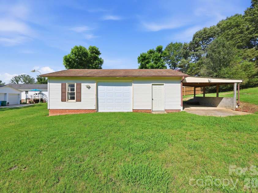 558 Snuggs Street, Albemarle, NC 28001.  MLS# CAR4410926, YatesRealty ID 43135. 