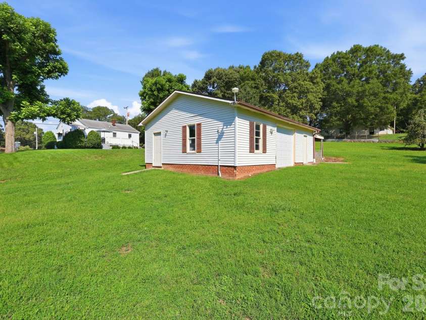 558 Snuggs Street, Albemarle, NC 28001.  MLS# CAR4410926, YatesRealty ID 43135. 