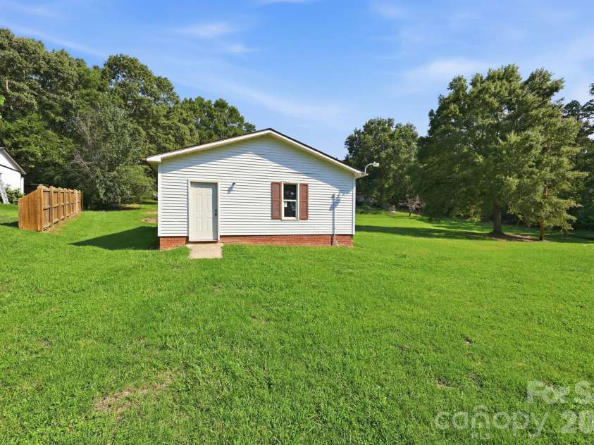 558 Snuggs Street, Albemarle, NC 28001.  MLS# CAR4410926, YatesRealty ID 43135. 