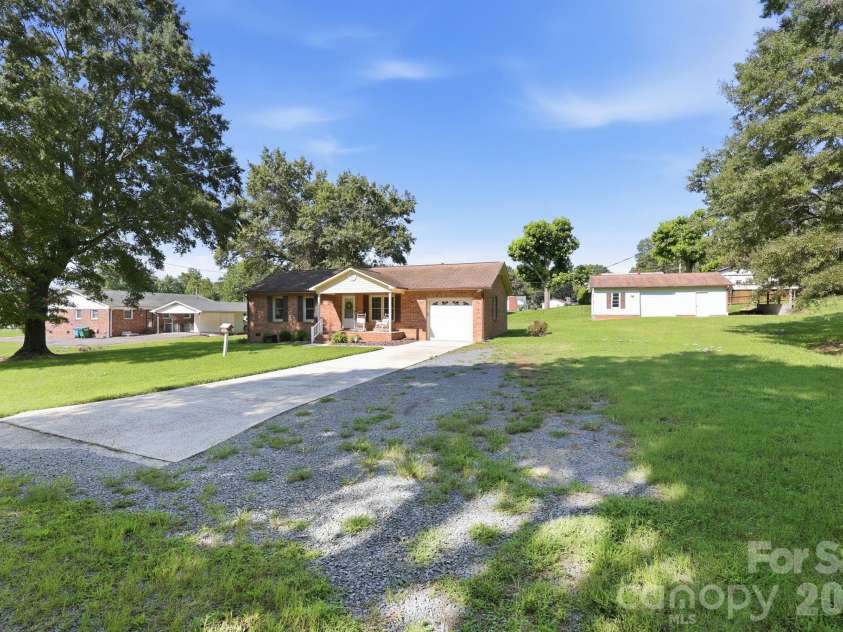 558 Snuggs Street, Albemarle, NC 28001.  MLS# CAR4410926, YatesRealty ID 43135. 