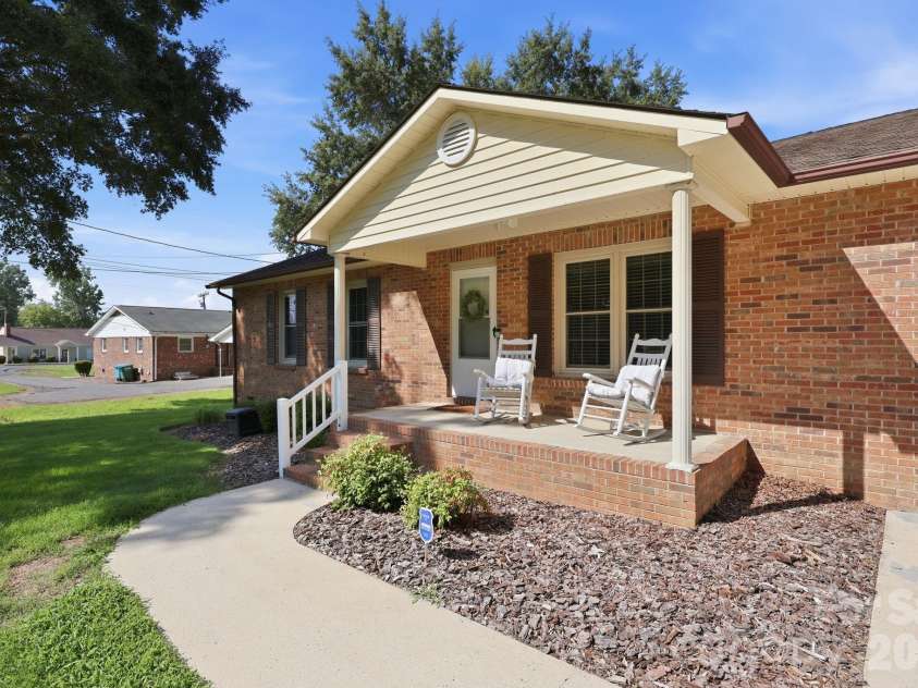 558 Snuggs Street, Albemarle, NC 28001.  MLS# CAR4410926, YatesRealty ID 43135. 