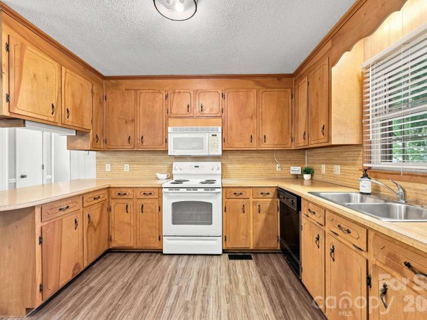 558 Snuggs Street, Albemarle, NC 28001.  MLS# CAR4410926, YatesRealty ID 43135. 
