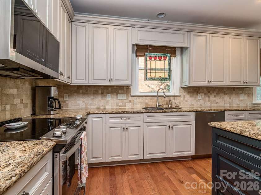 223 Brackenbury Lane, Charlotte, NC 28270.  MLS# CAR4404360, YatesRealty ID 43137. 