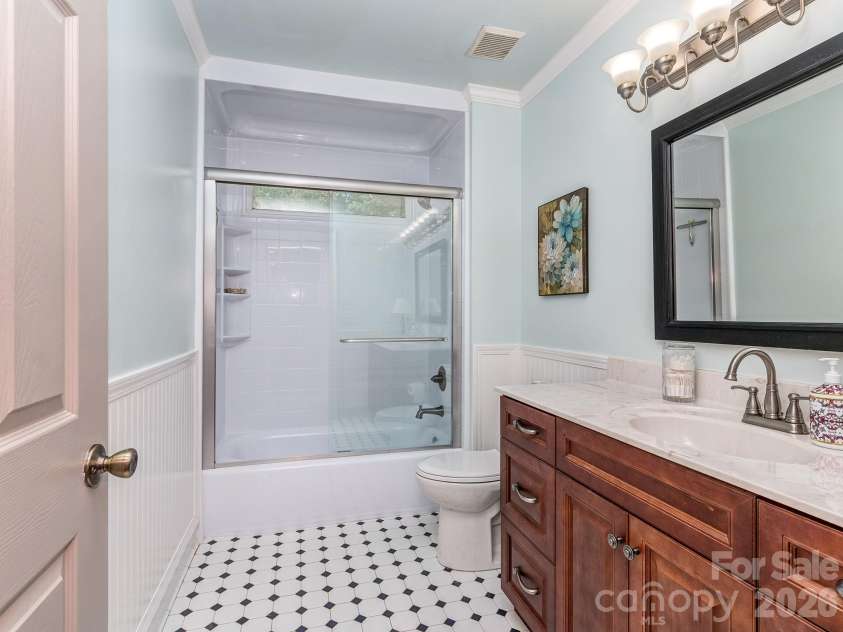 223 Brackenbury Lane, Charlotte, NC 28270.  MLS# CAR4404360, YatesRealty ID 43137. 