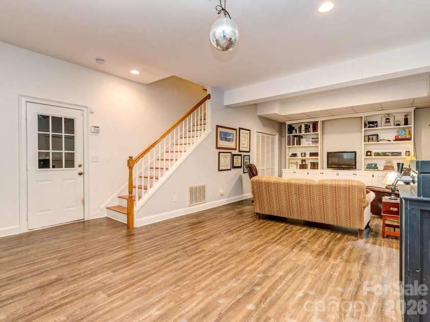 223 Brackenbury Lane, Charlotte, NC 28270.  MLS# CAR4404360, YatesRealty ID 43137. 