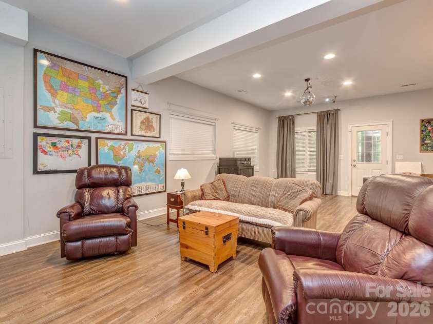223 Brackenbury Lane, Charlotte, NC 28270.  MLS# CAR4404360, YatesRealty ID 43137. 