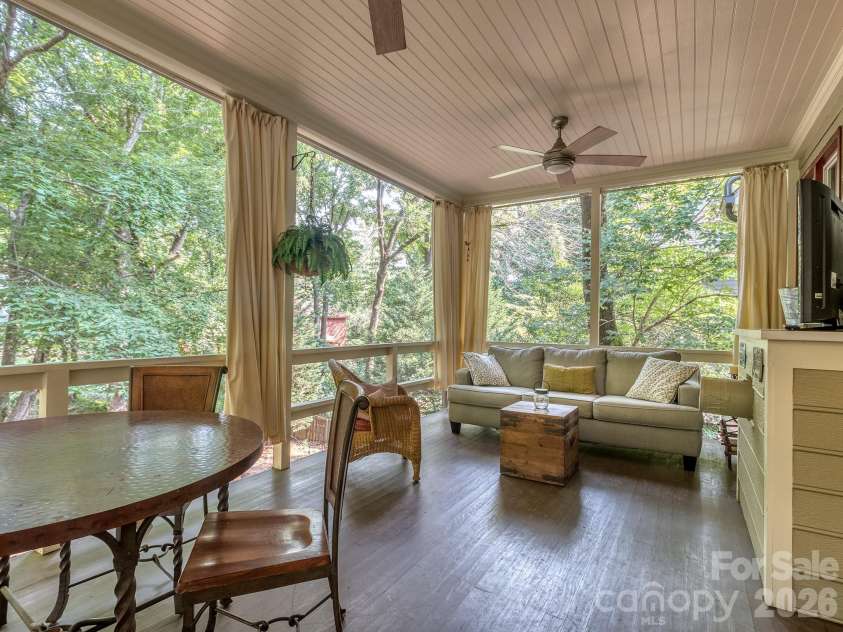 223 Brackenbury Lane, Charlotte, NC 28270.  MLS# CAR4404360, YatesRealty ID 43137. 